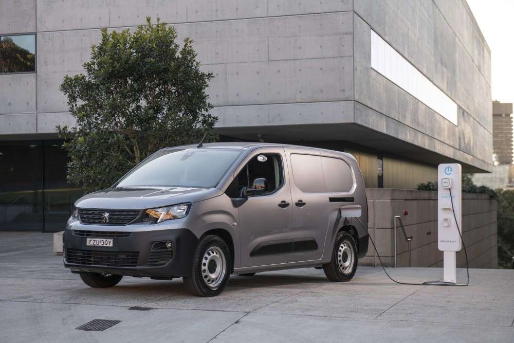 Peugeot Plugs Into an Electric Van image
